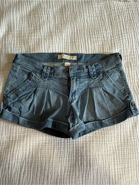 Old Navy light blue denim pleated women's shorts